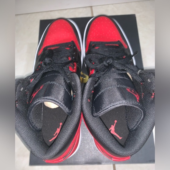 Jordan 1 Mid Banned Size 12US - Picture 4 of 5